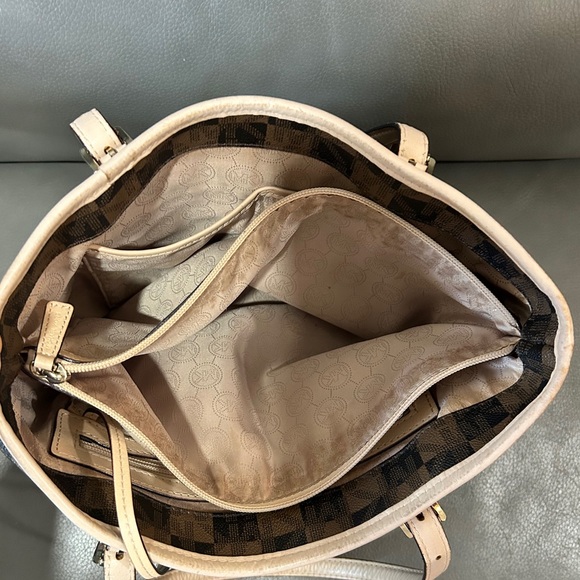 MK - Michael Kors Handbag EUC - Picture 10 of 11